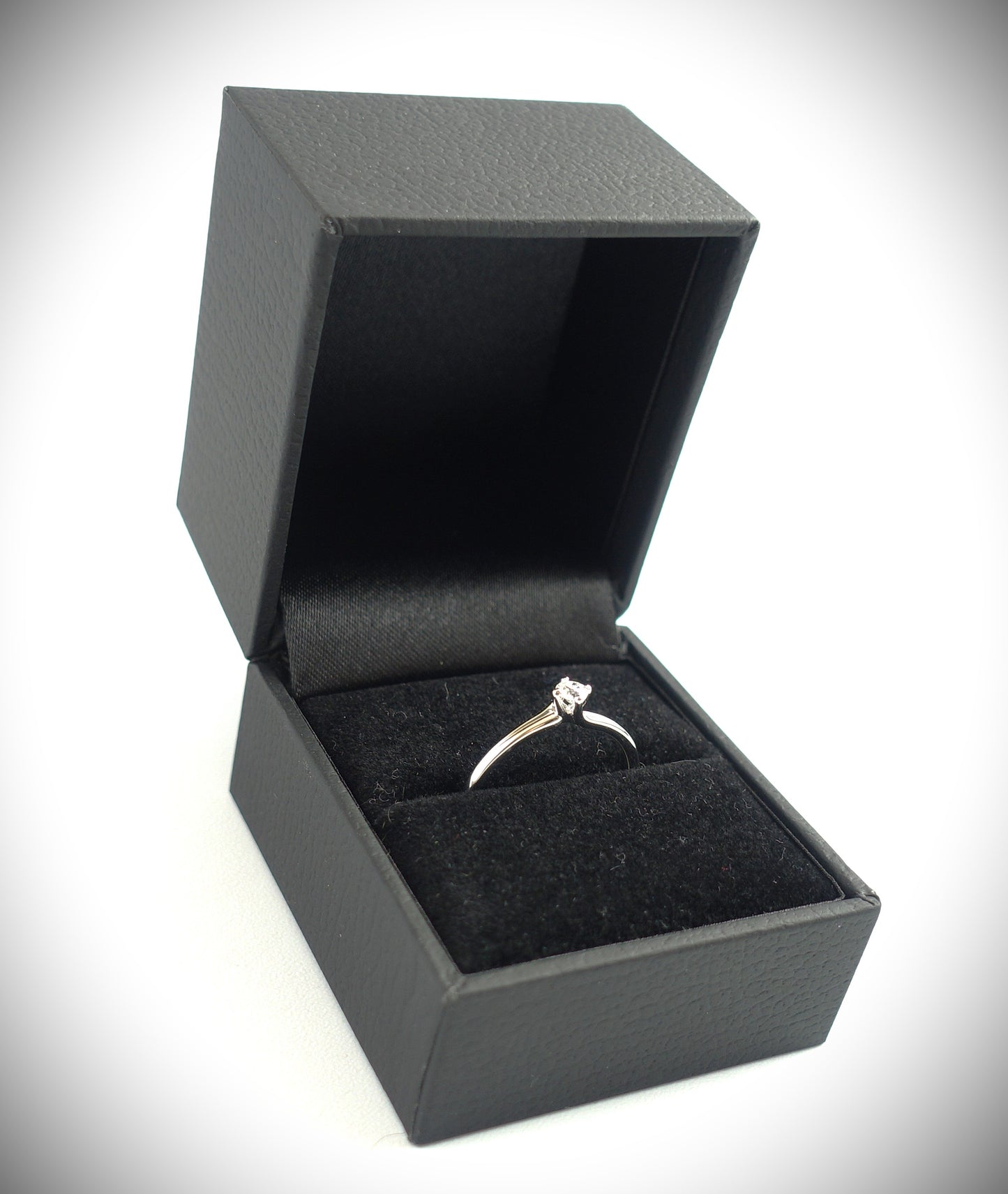 Ring 585 Weißgold 0,11 ct Brillant Ringgröße 54