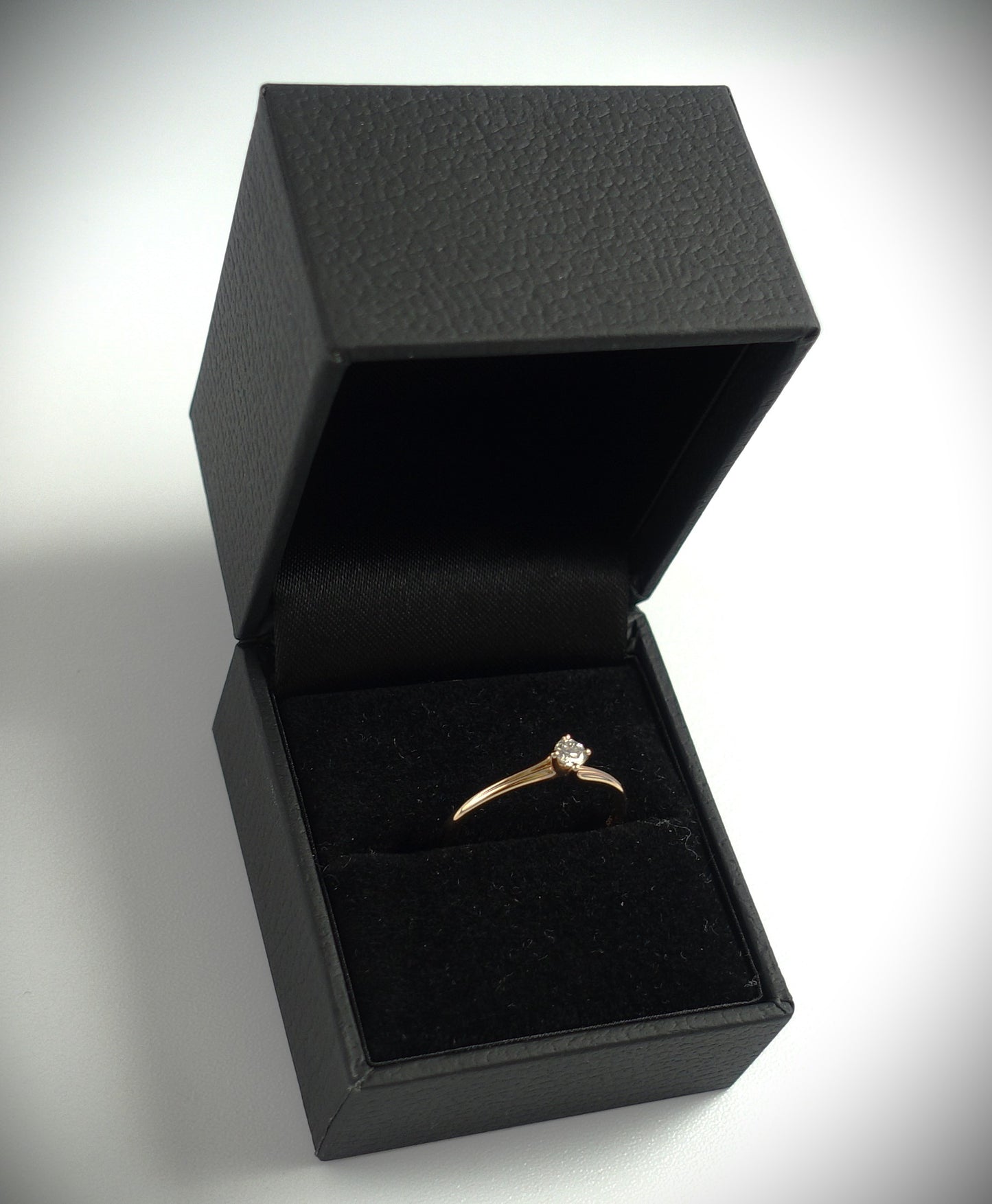 Ring 585 Roségold 0,11 ct Brillant Ringgröße 54