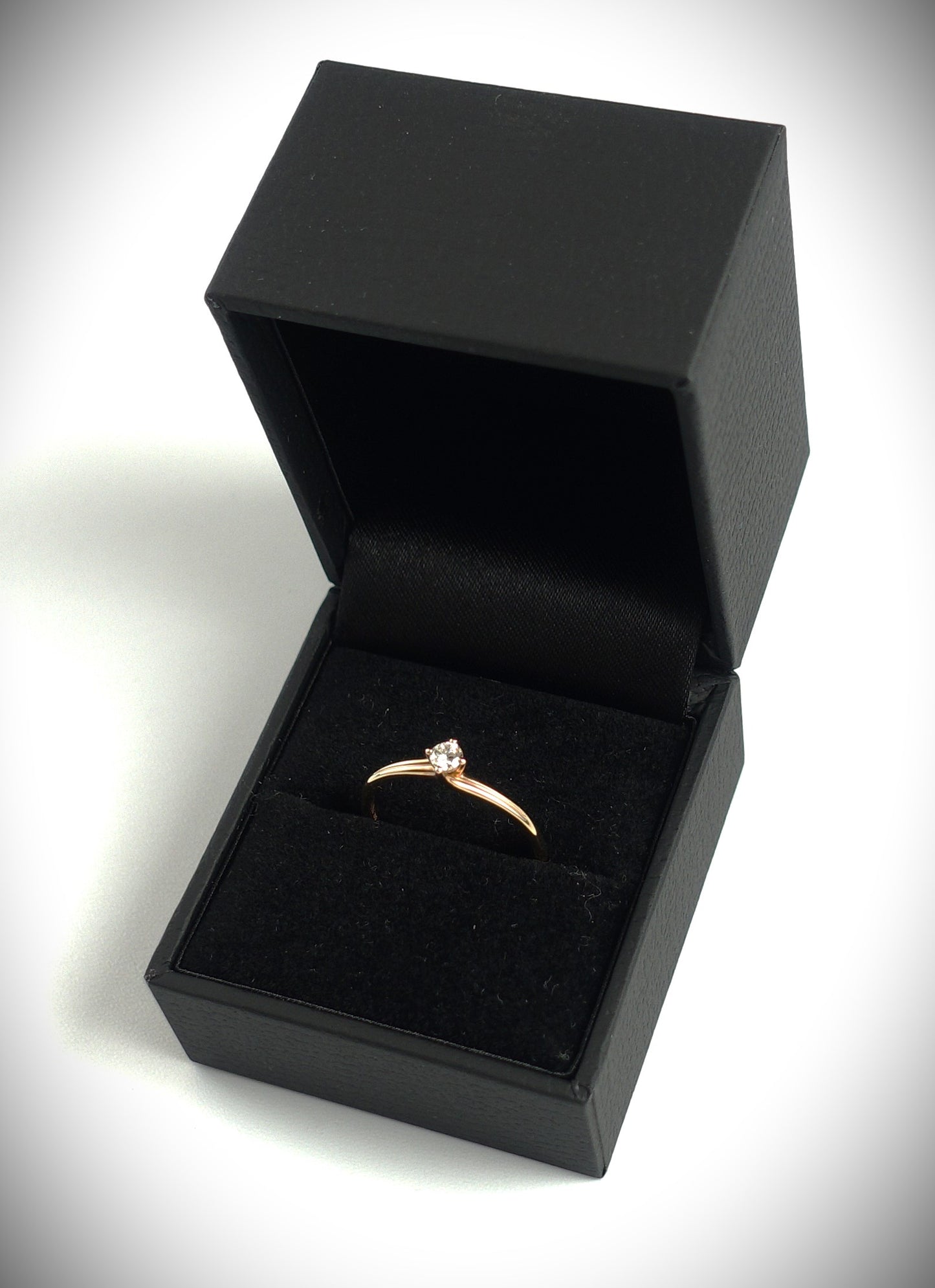 Ring 585 Roségold 0,11 ct Brillant Ringgröße 54