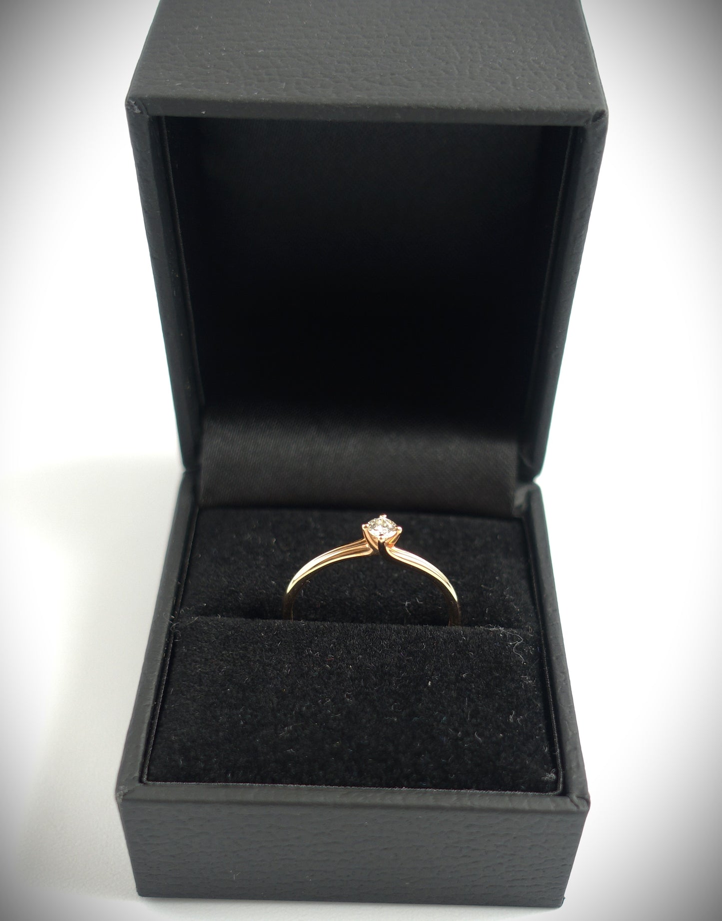 Ring 585 Roségold 0,11 ct Brillant Ringgröße 54