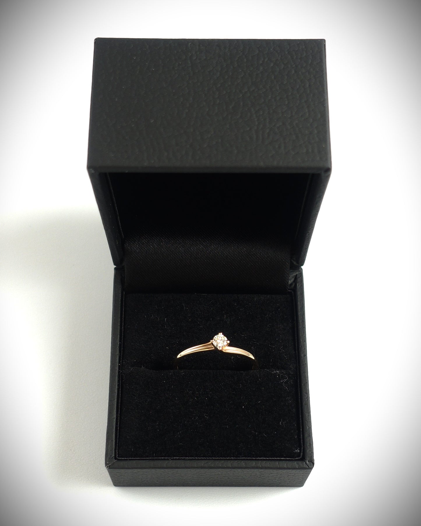 Ring 585 Roségold 0,11 ct Brillant Ringgröße 54