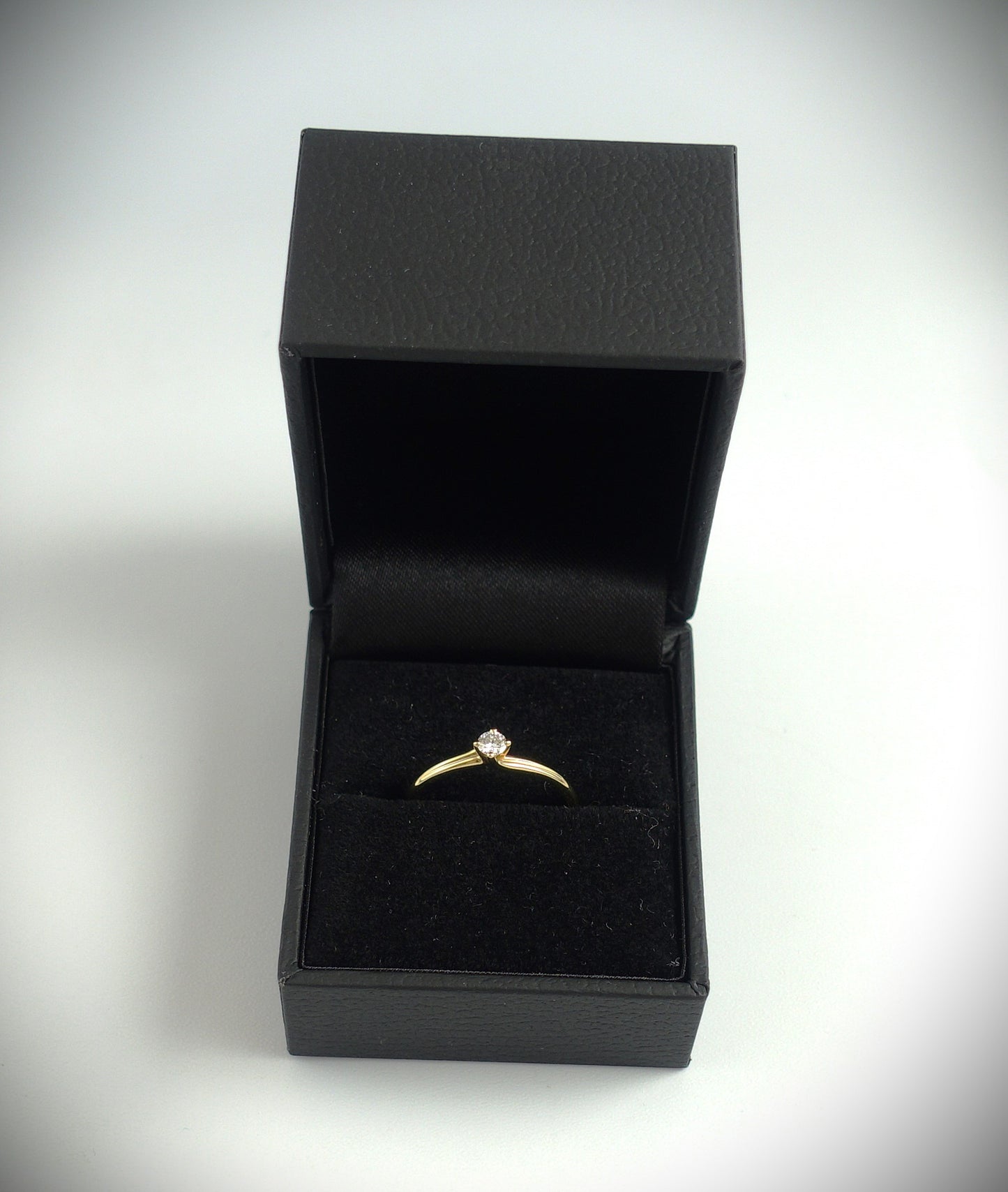 Ring 585 Gelbgold 0,10 ct Brillant Ringgröße 54