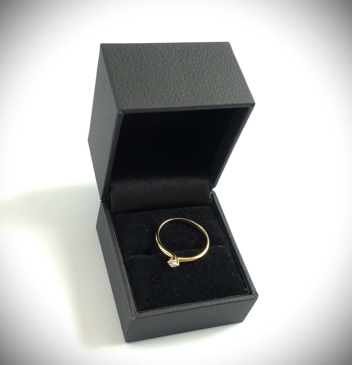 Ring 585 Gelbgold 0,10 ct Brillant Ringgröße 54