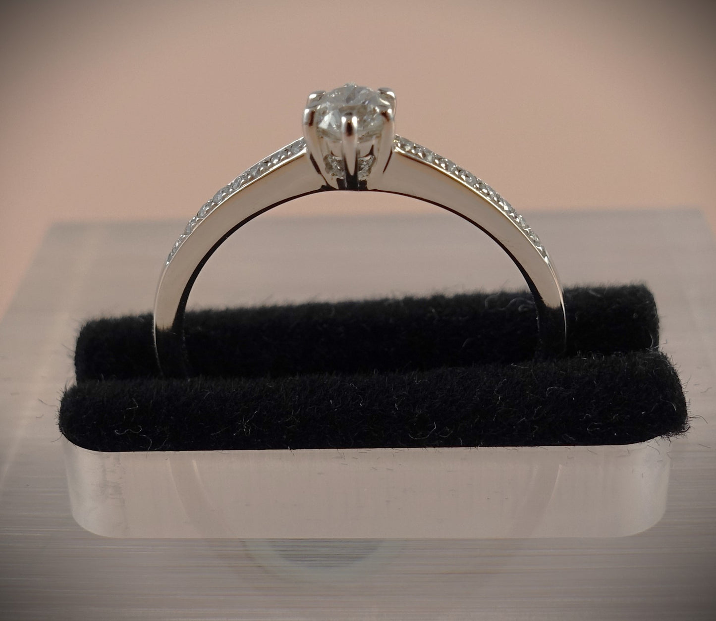 Ring 750 Weißgold 0,15 ct Brillant + Brillantbesatz Ringgröße 54
