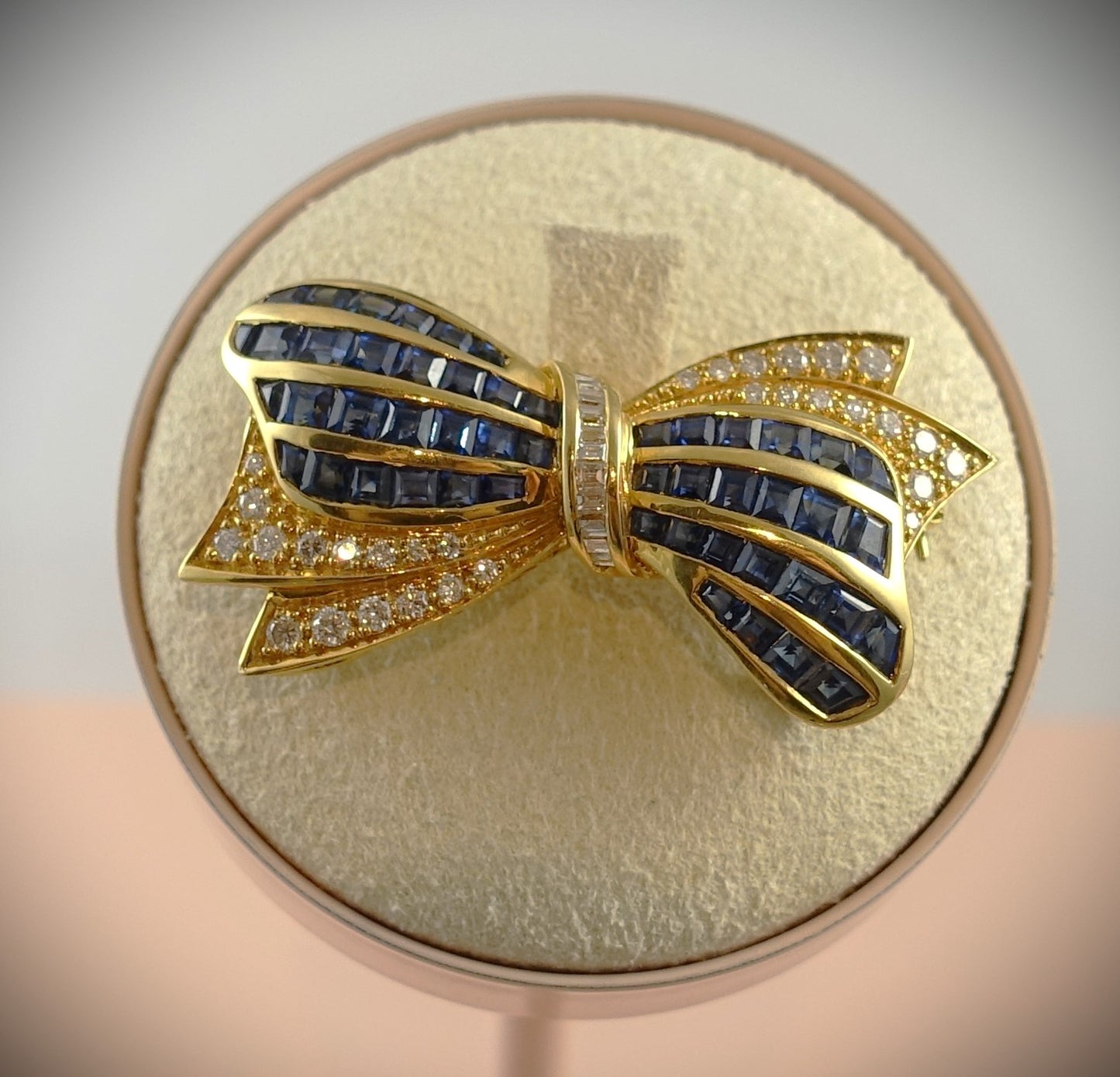 Brosche 750 Gelbgold Brillanten 0,84ct Saphire 4,5x2,3cm 12,37g