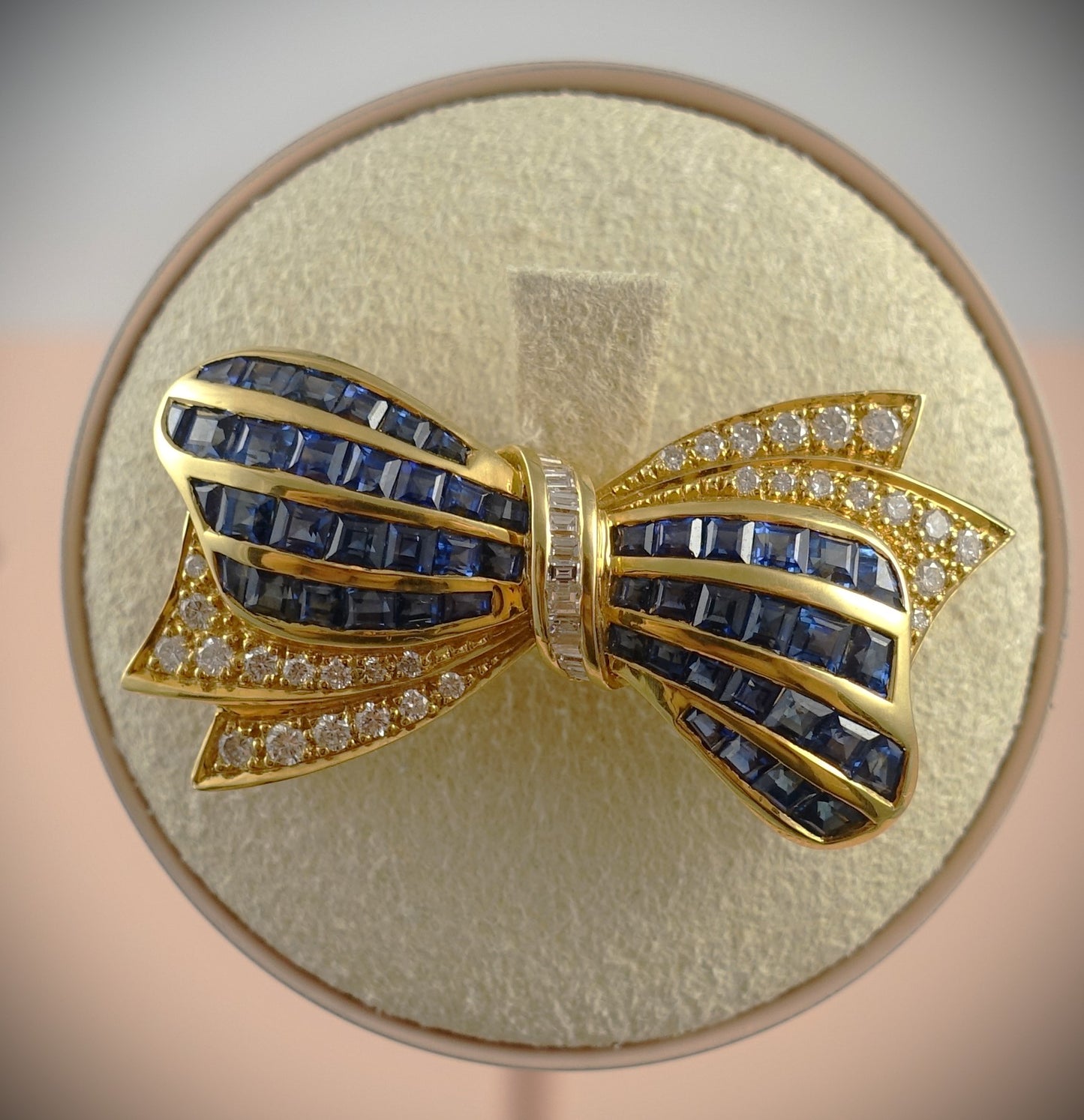Brosche 750 Gelbgold Brillanten 0,84ct Saphire 4,5x2,3cm 12,37g