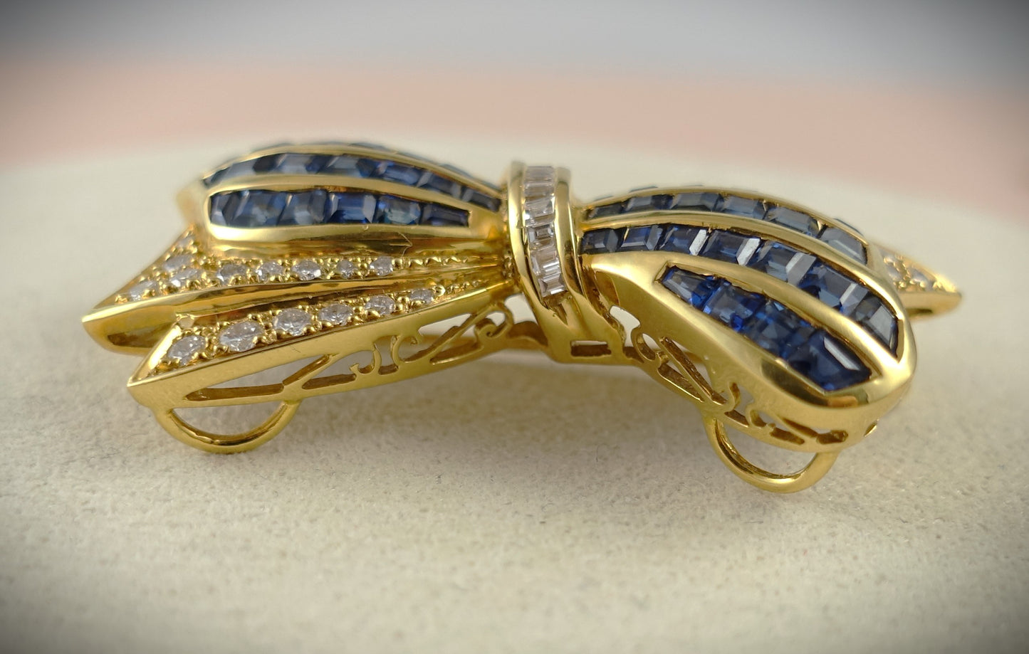 Brosche 750 Gelbgold Brillanten 0,84ct Saphire 4,5x2,3cm 12,37g