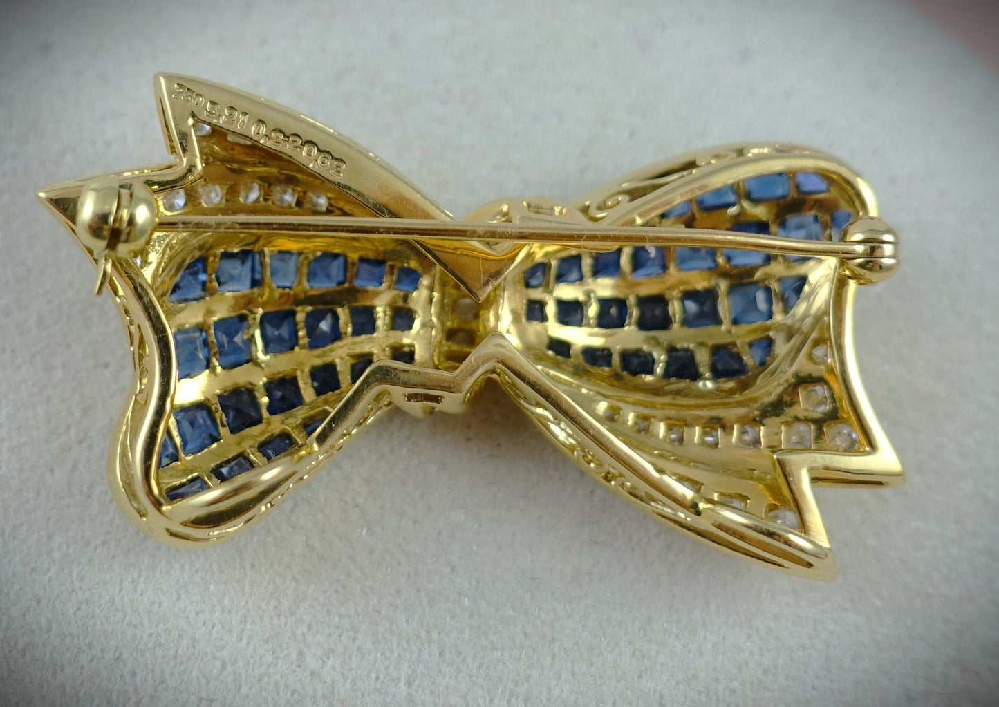 Brosche 750 Gelbgold Brillanten 0,84ct Saphire 4,5x2,3cm 12,37g