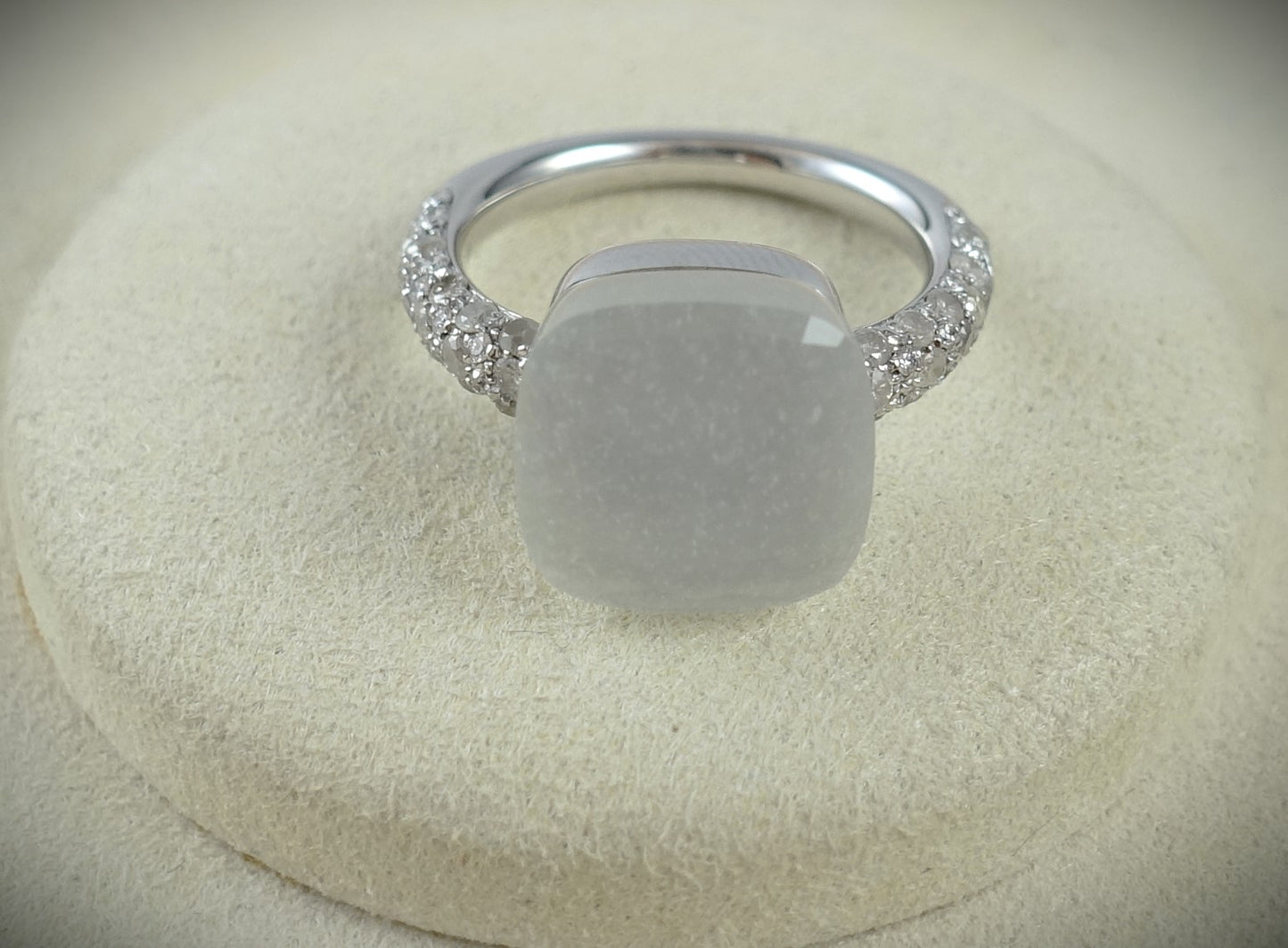Pomellato Nudo Maxi Ring Mondstein 750 Weißgold RG 54 Ref.PAB4011-O2000-DBXAD