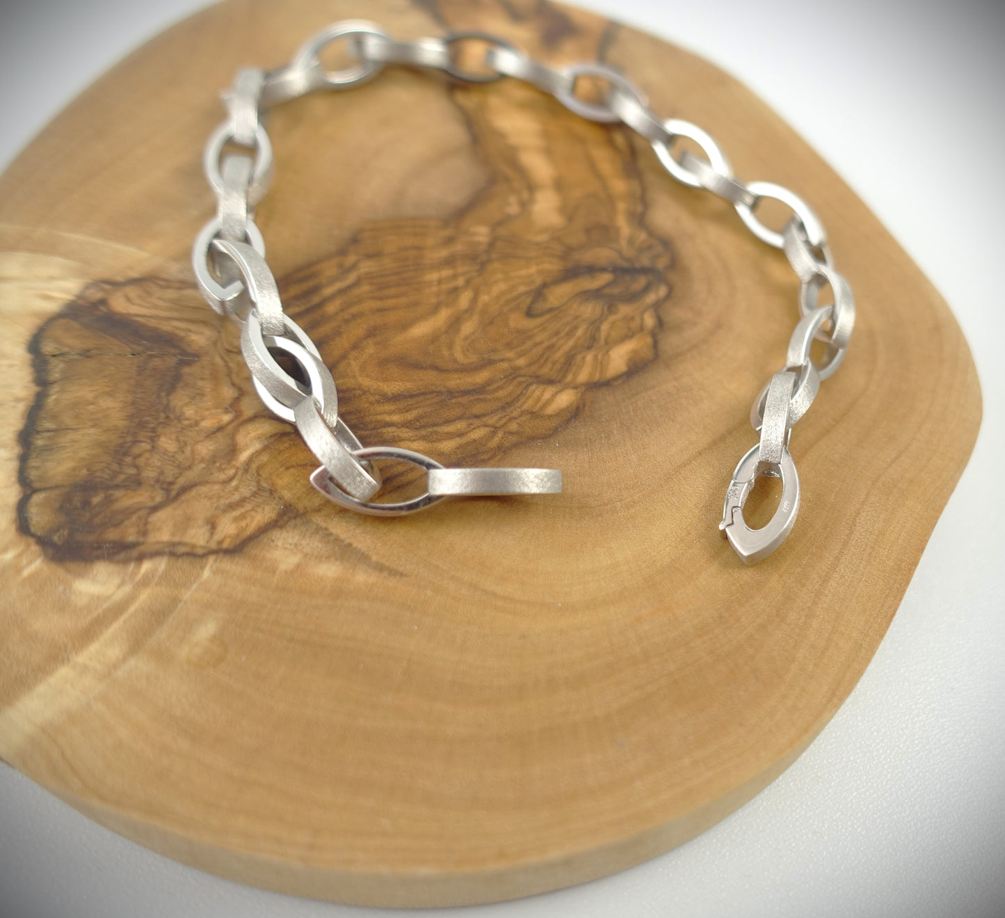 Armband 750 Weißgold mattiert 18,69g 19cm