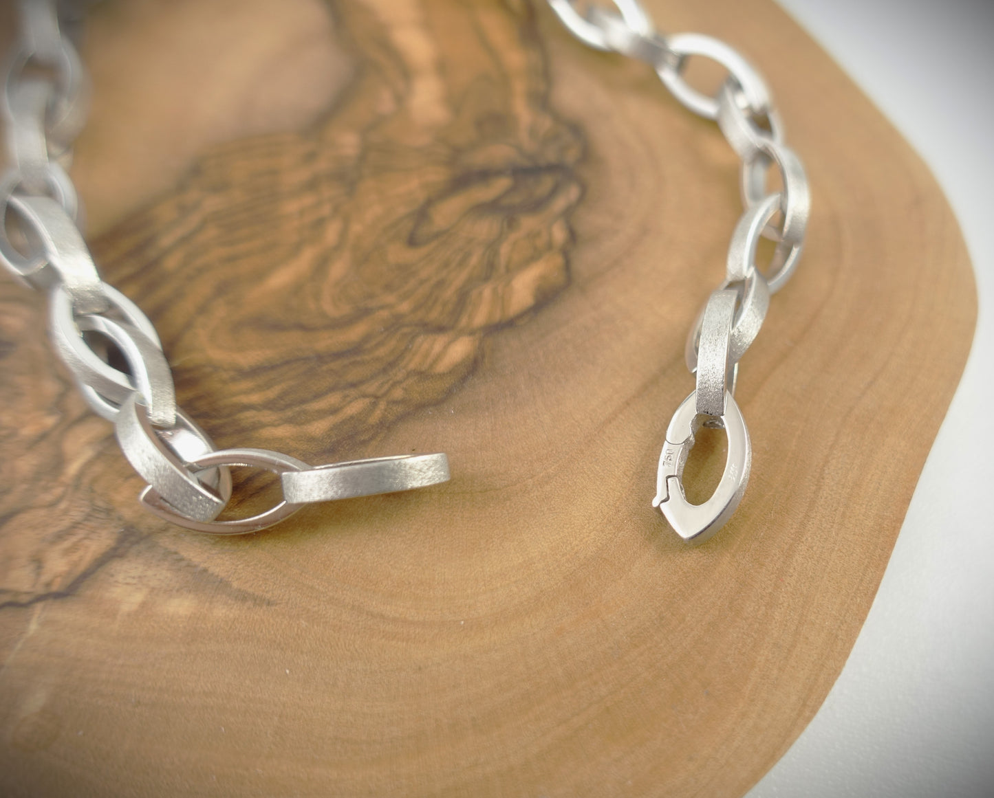 Armband 750 Weißgold mattiert 18,69g 19cm