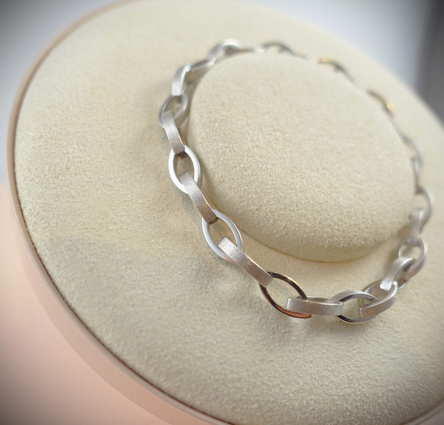 Armband 750 Weißgold mattiert 18,69g 19cm