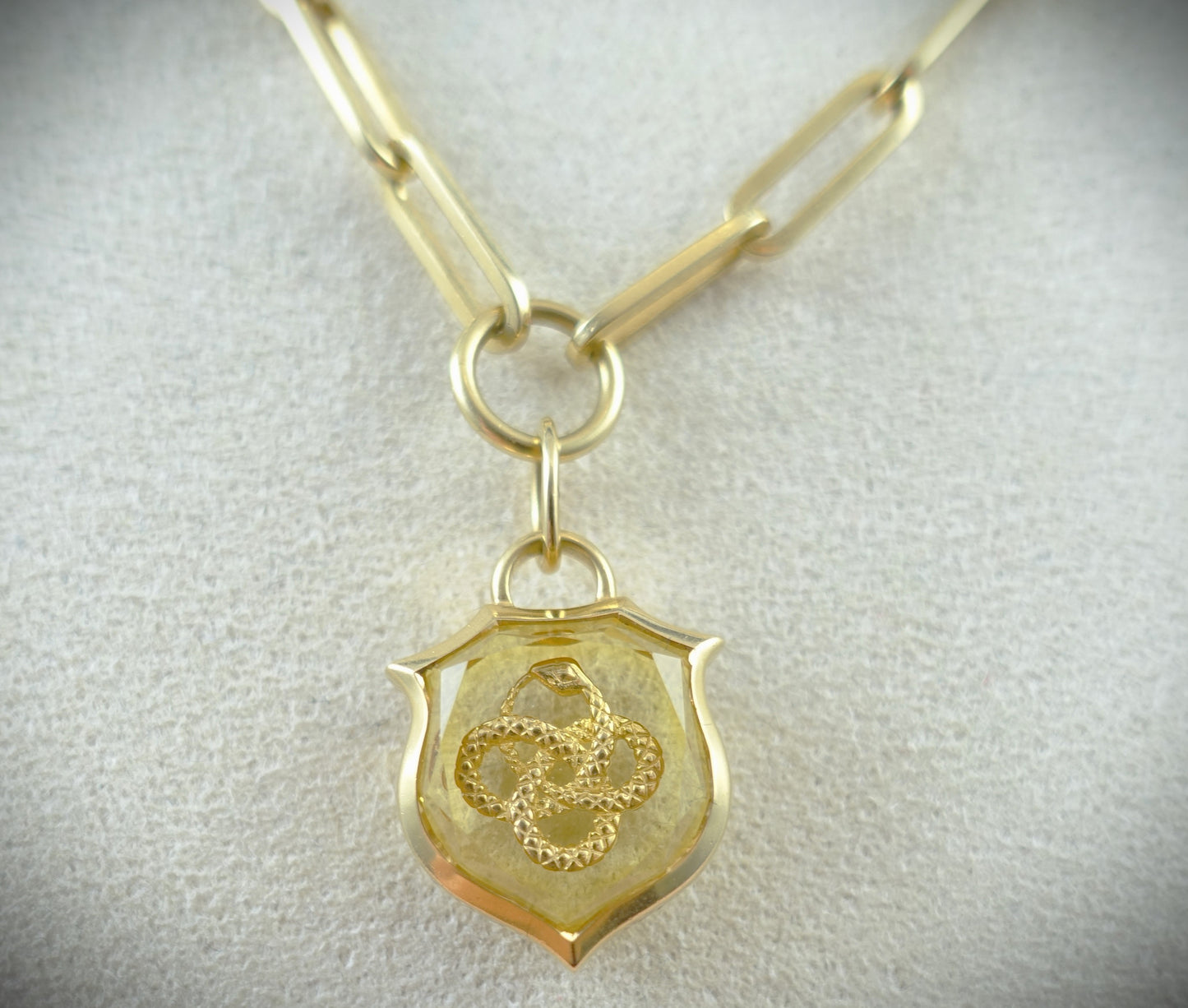 Foundrae Wholeness Kette 18 Karat Gold Anhänger mit farblosem Quarz 42cm