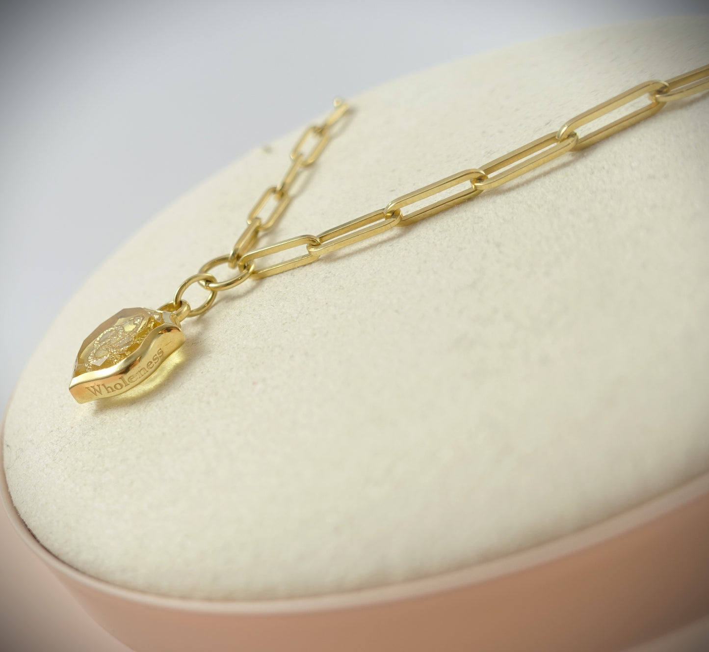 Foundrae Wholeness Kette 18 Karat Gold Anhänger mit farblosem Quarz 42cm