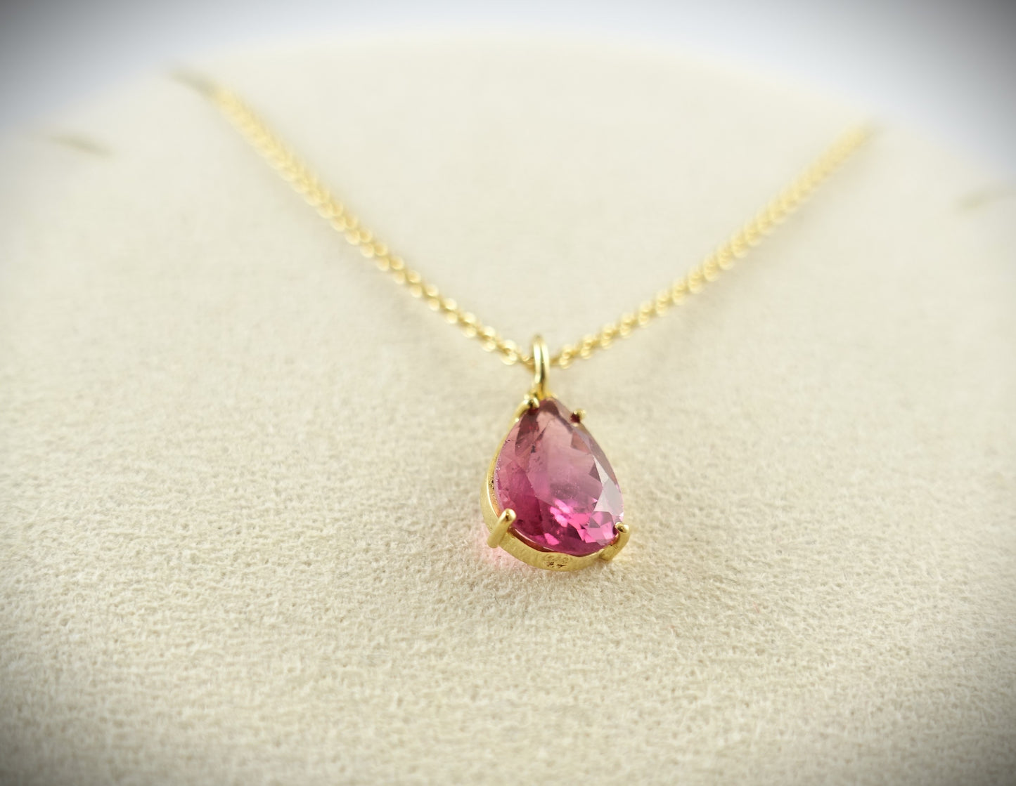 Kette 750 Gelbgold mit Anhänger 750 Gelbgold + Granat 43cm 4,87g