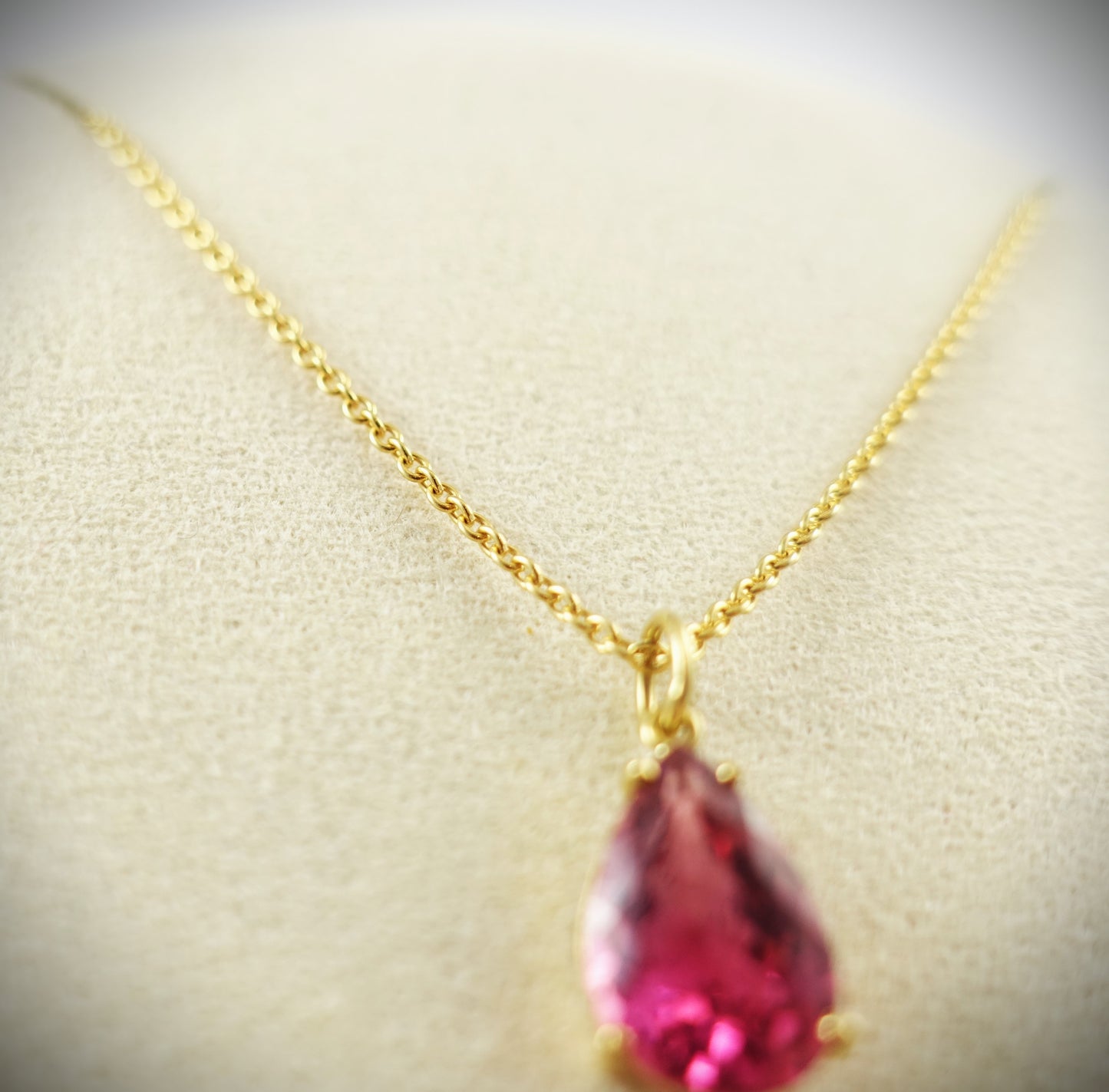 Kette 750 Gelbgold mit Anhänger 750 Gelbgold + Granat 43cm 4,87g