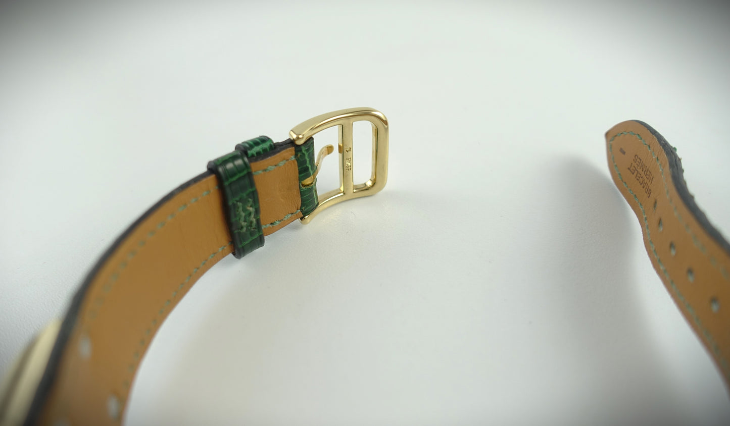 Hermès Medor Quarzuhr aufklappbar vergoldet Lederarmband grün ME1.201 BF572344