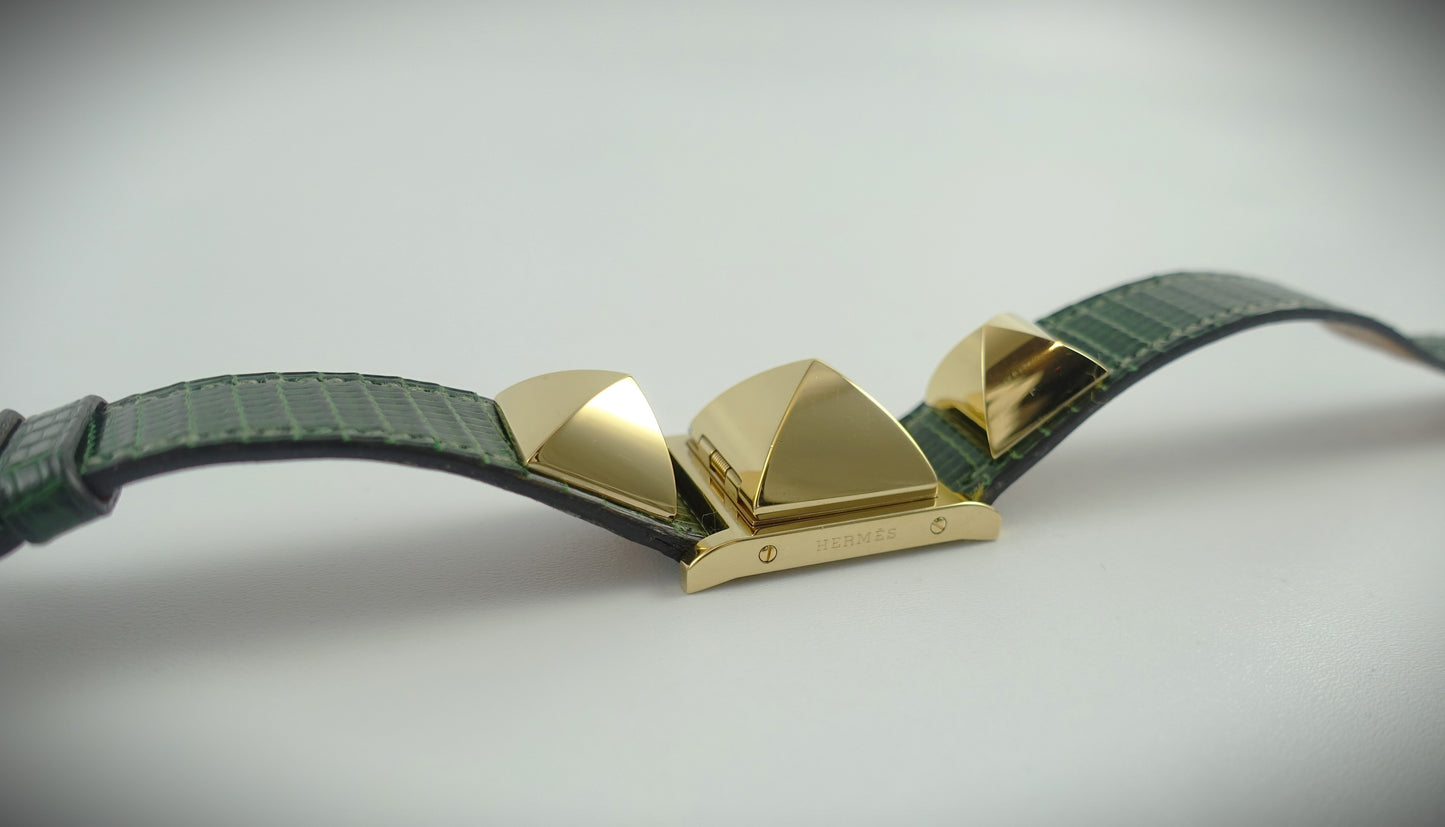 Hermès Medor Quarzuhr aufklappbar vergoldet Lederarmband grün ME1.201 BF572344