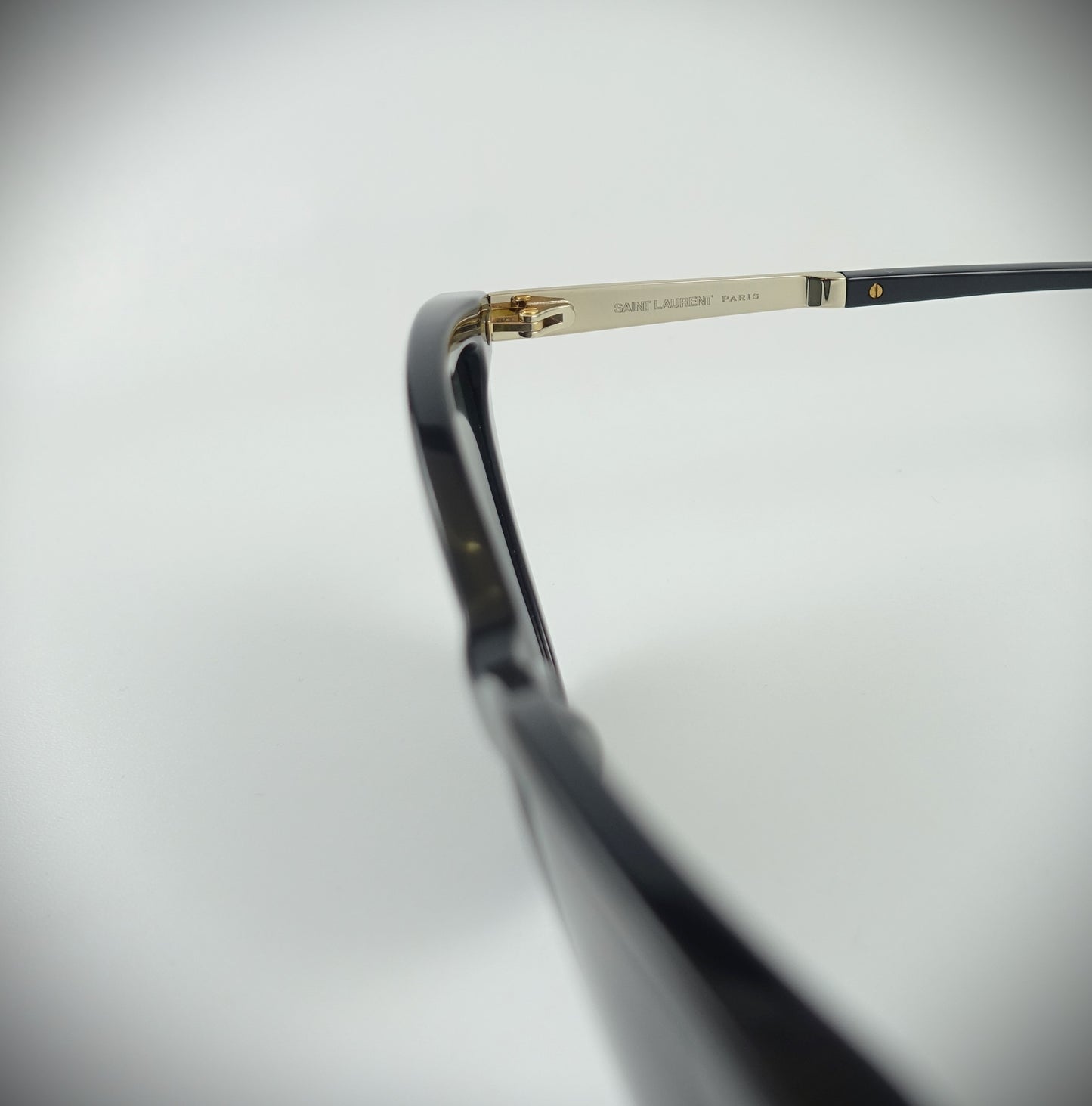 Saint Laurent Sonnenbrille Cat Eye SL M70-002 schwarz Größe 55/18/145