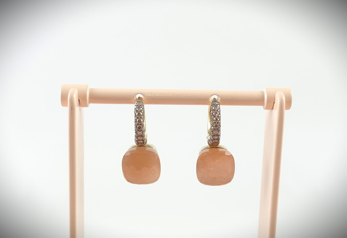 Pomellato Nudo Ohrringe Chocolate Mondstein/Diamanten 750 Gold POB4010O6BKRBRADO