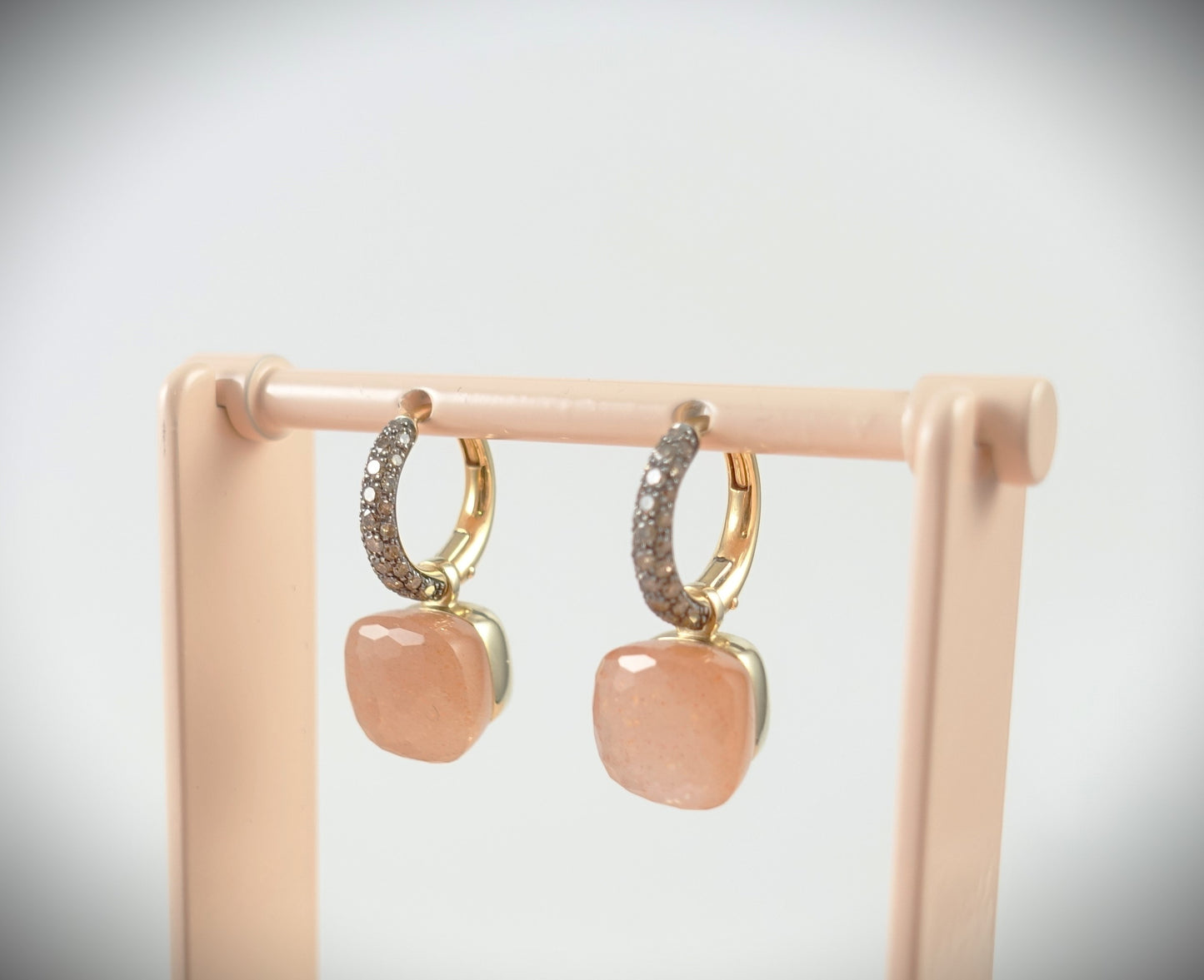 Pomellato Nudo Ohrringe Chocolate Mondstein/Diamanten 750 Gold POB4010O6BKRBRADO