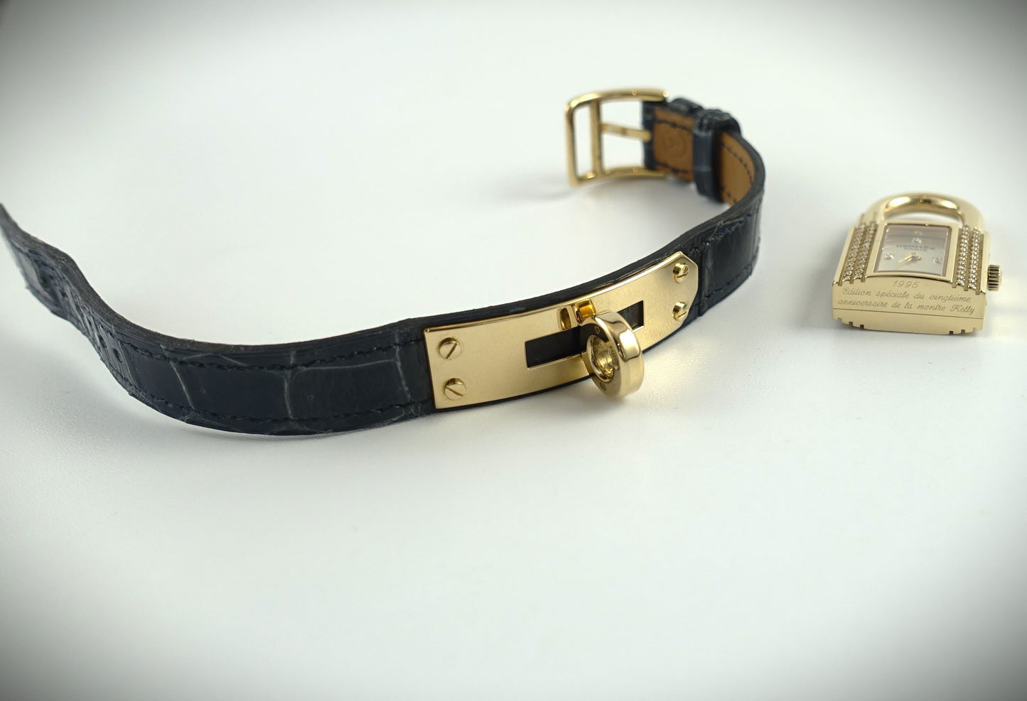 Hermès Kelly Lock Armbanduhr Limitiert 1995 18Krt. Gelbgold Brillanten blau