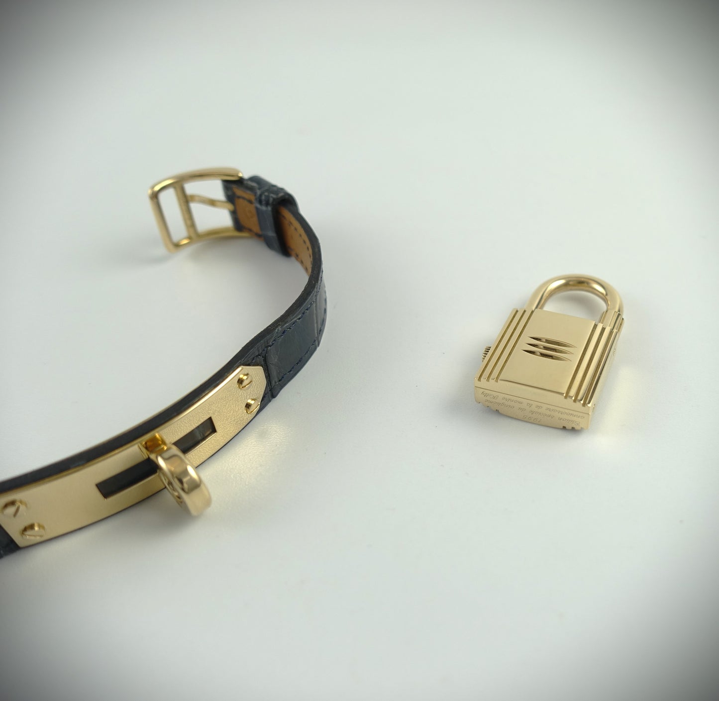 Hermès Kelly Lock Armbanduhr Limitiert 1995 18Krt. Gelbgold Brillanten blau