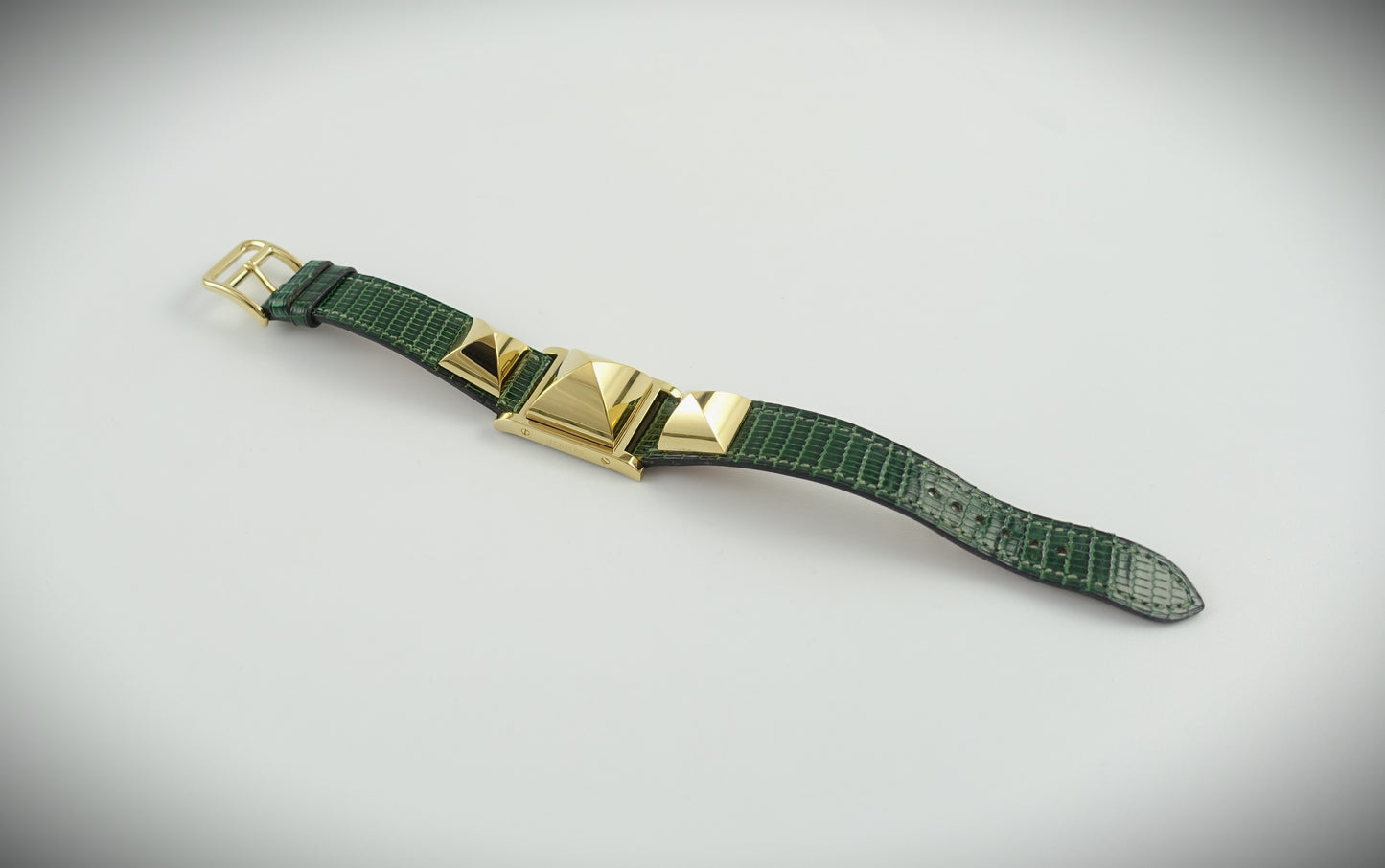Hermès Medor Quarzuhr aufklappbar vergoldet Lederarmband grün ME1.201 BF572344