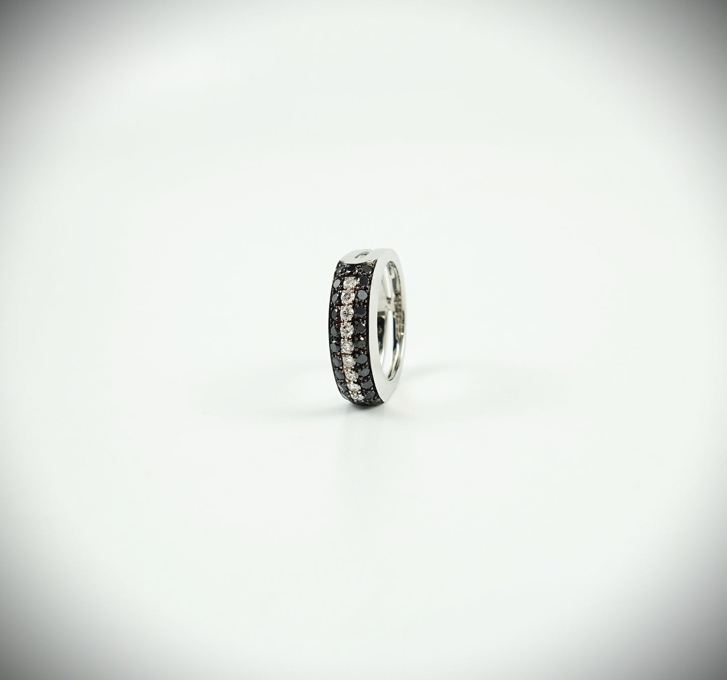 Korloff Ring 750 Weißgold Brillanten schwarz/weiß RG 54 Ref. 3387A10