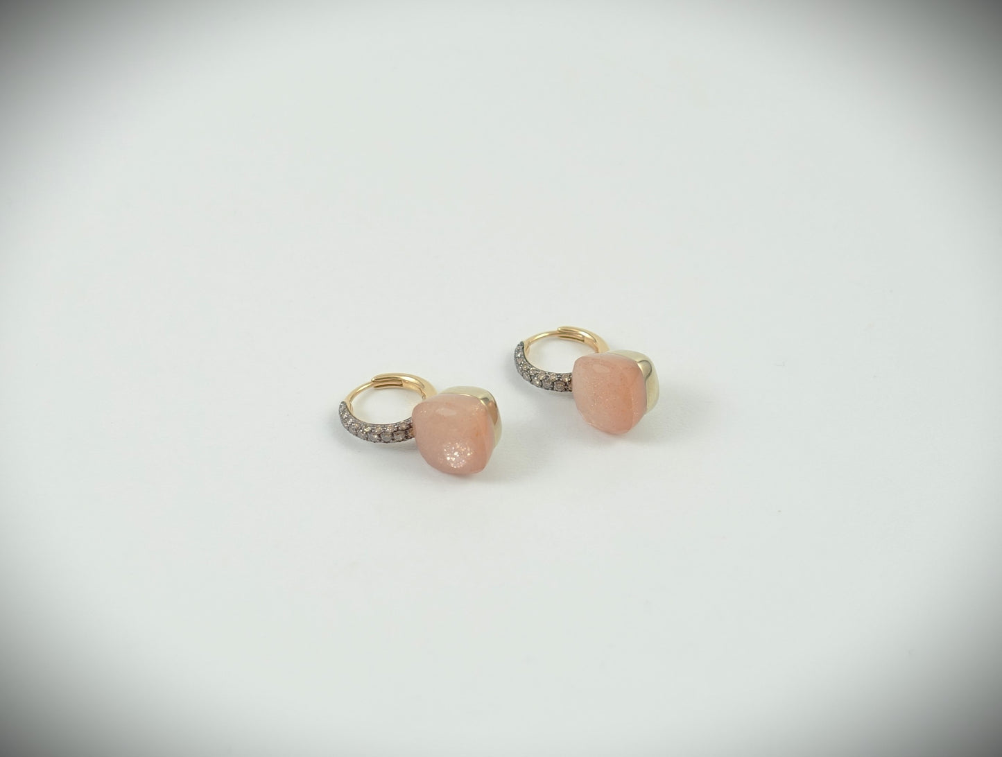 Pomellato Nudo Ohrringe Chocolate Mondstein/Diamanten 750 Gold POB4010O6BKRBRADO