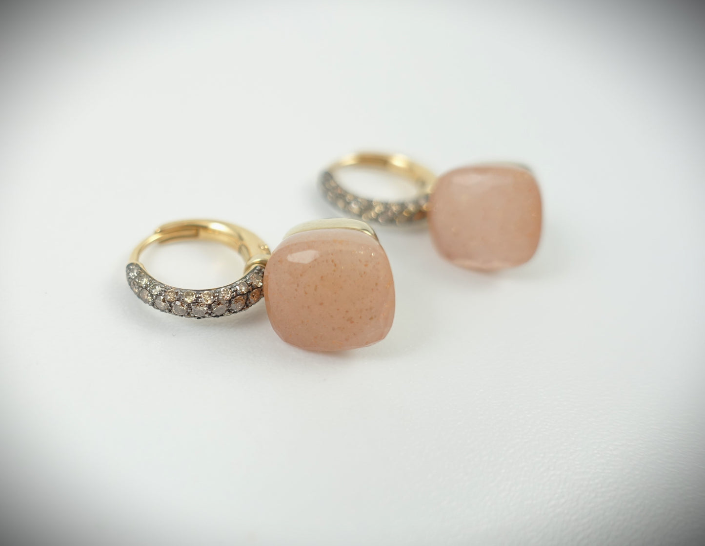 Pomellato Nudo Ohrringe Chocolate Mondstein/Diamanten 750 Gold POB4010O6BKRBRADO
