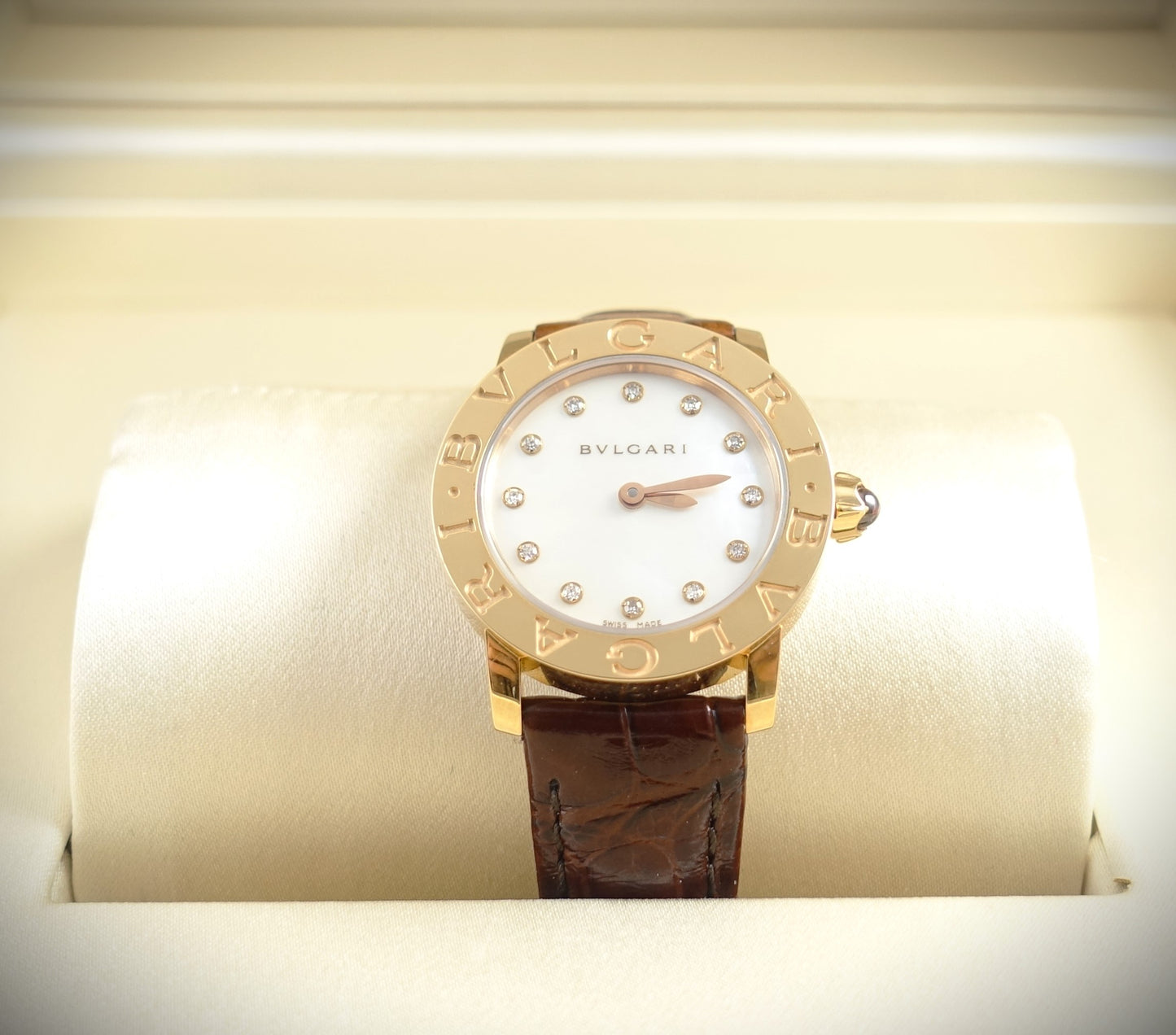 Bulgari Bvlgari Quarz Uhr Damen 26mm 750 Roségold Perlmutt Brillanten Ref.102751