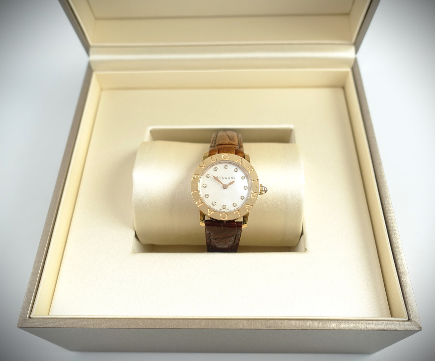 Bulgari Bvlgari Quarz Uhr Damen 26mm 750 Roségold Perlmutt Brillanten Ref.102751