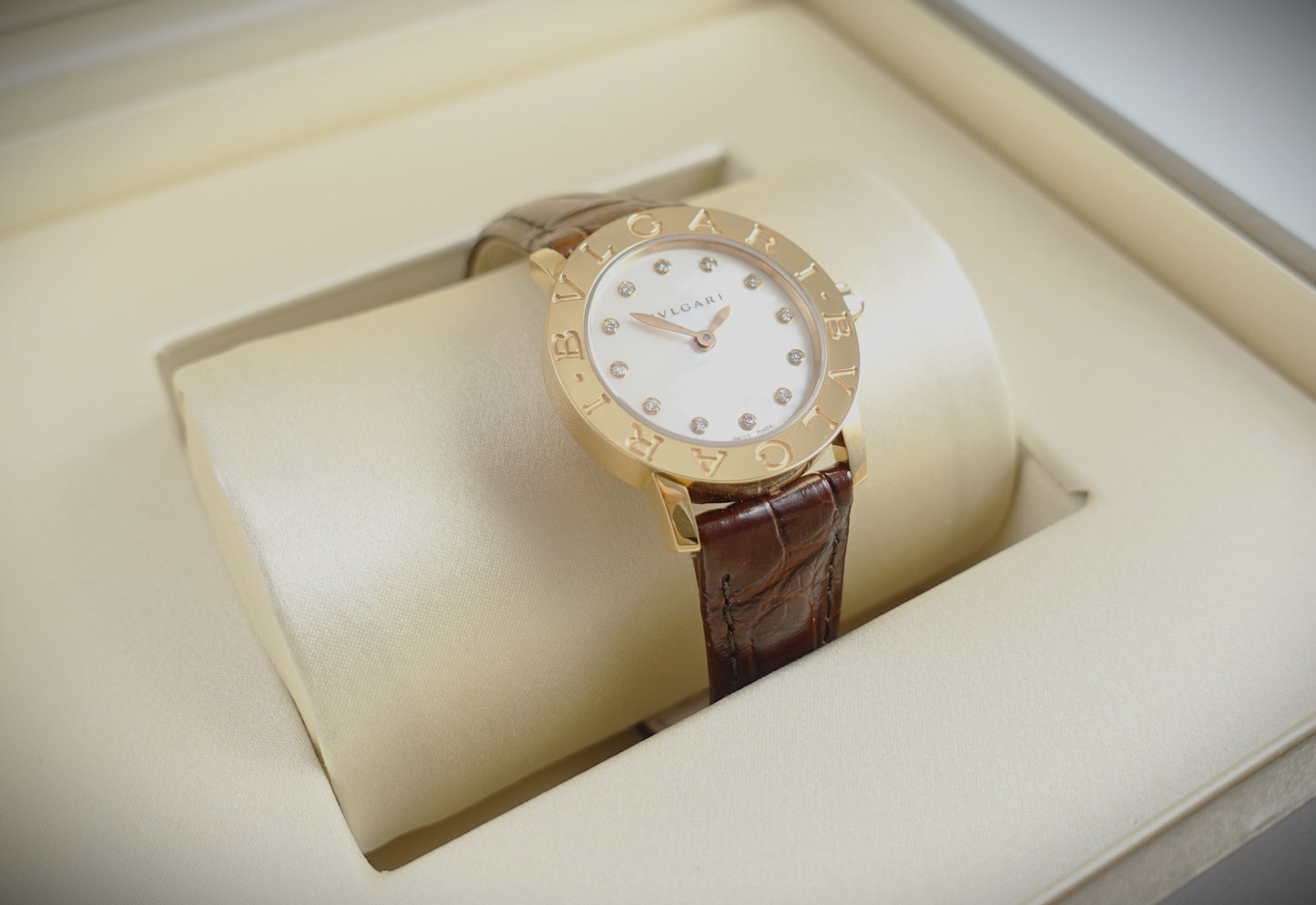 Bulgari Bvlgari Quarz Uhr Damen 26mm 750 Roségold Perlmutt Brillanten Ref.102751