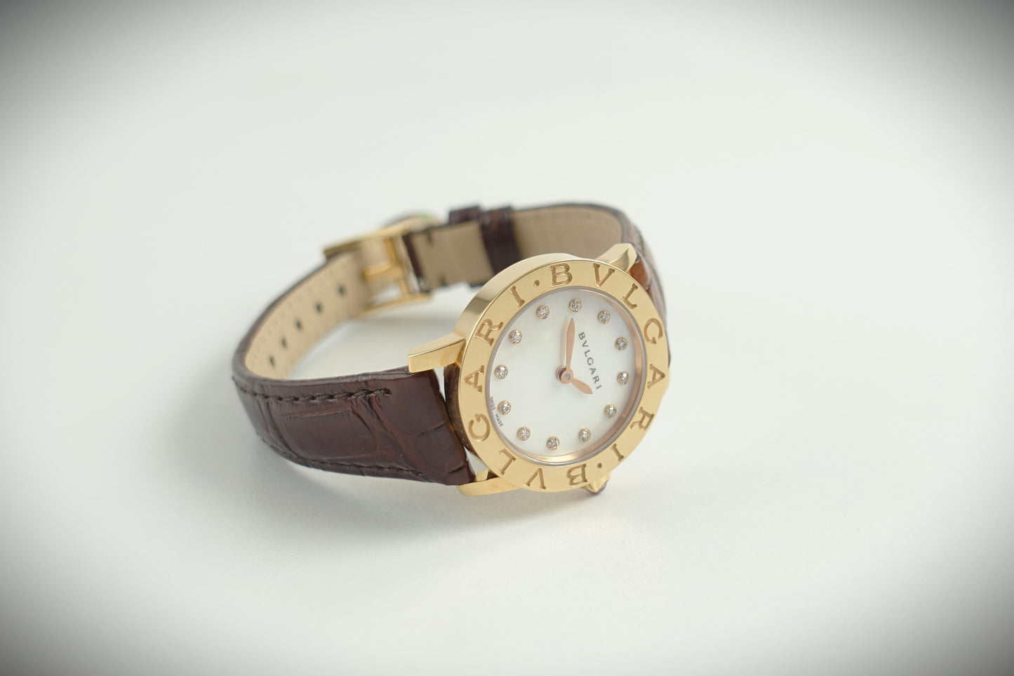 Bulgari Bvlgari Quarz Uhr Damen 26mm 750 Roségold Perlmutt Brillanten Ref.102751