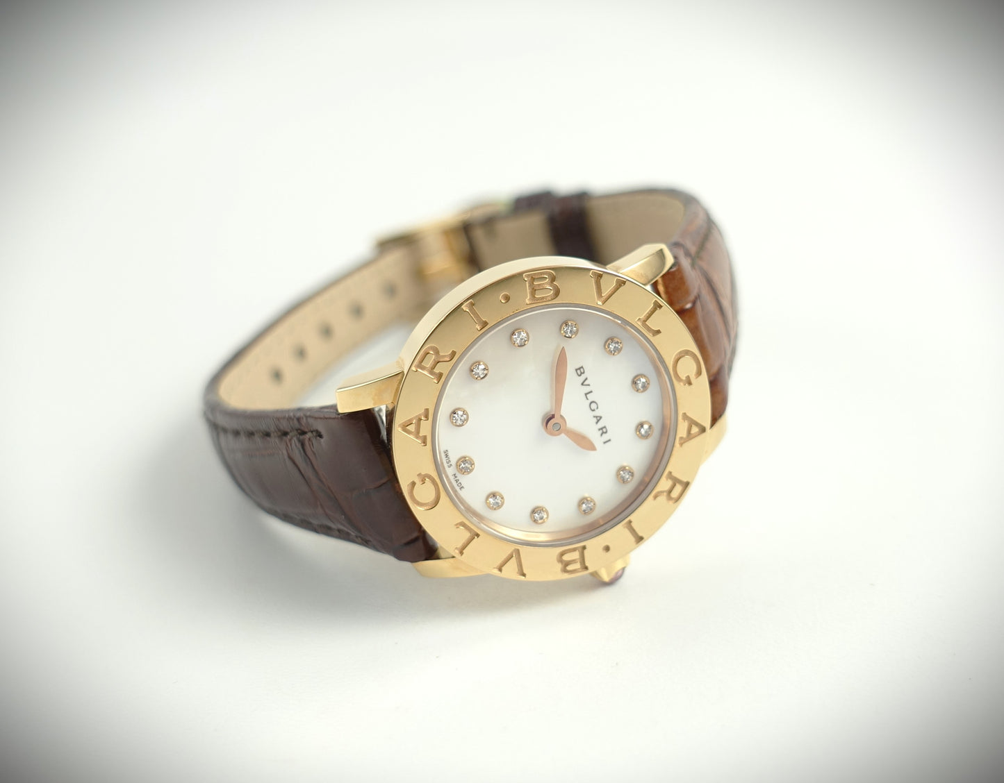 Bulgari Bvlgari Quarz Uhr Damen 26mm 750 Roségold Perlmutt Brillanten Ref.102751