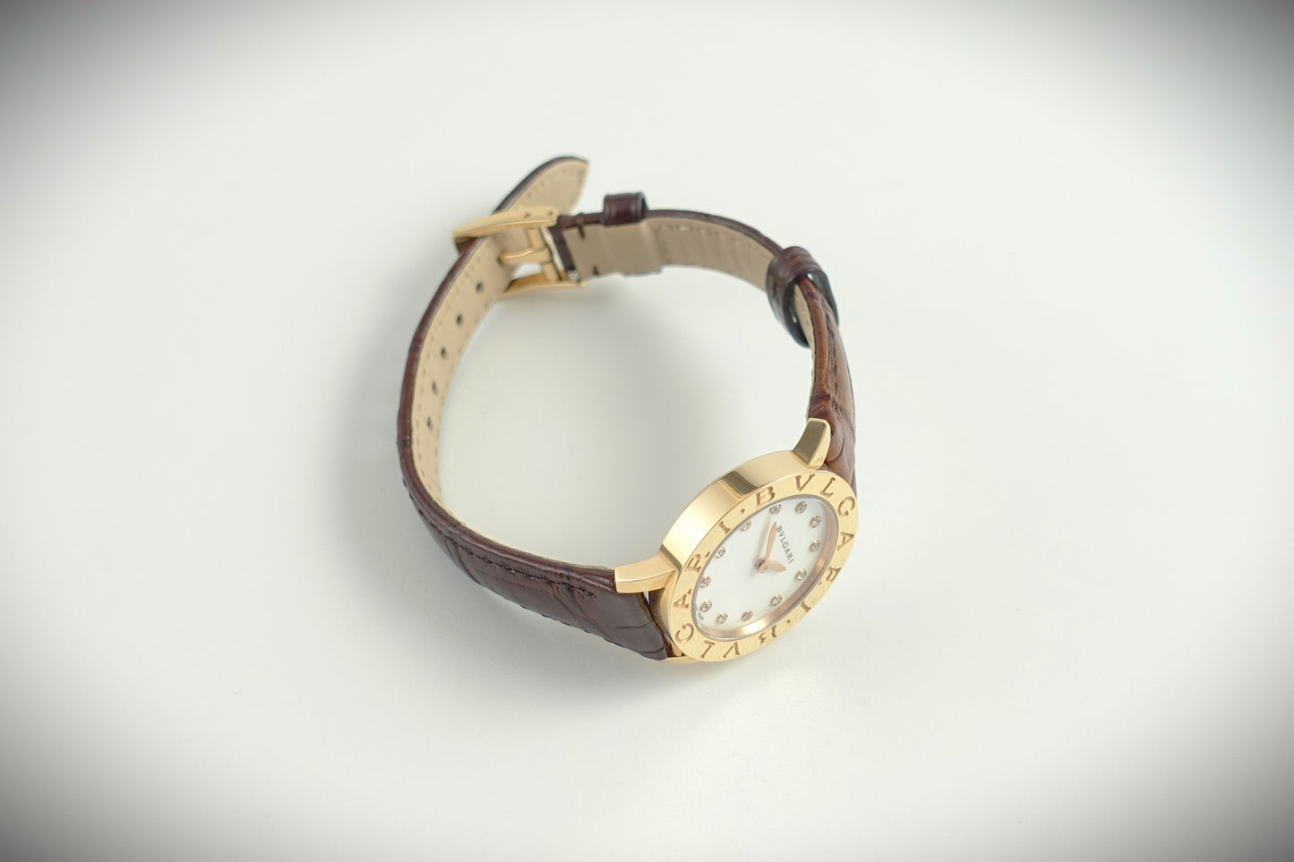 Bulgari Bvlgari Quarz Uhr Damen 26mm 750 Roségold Perlmutt Brillanten Ref.102751