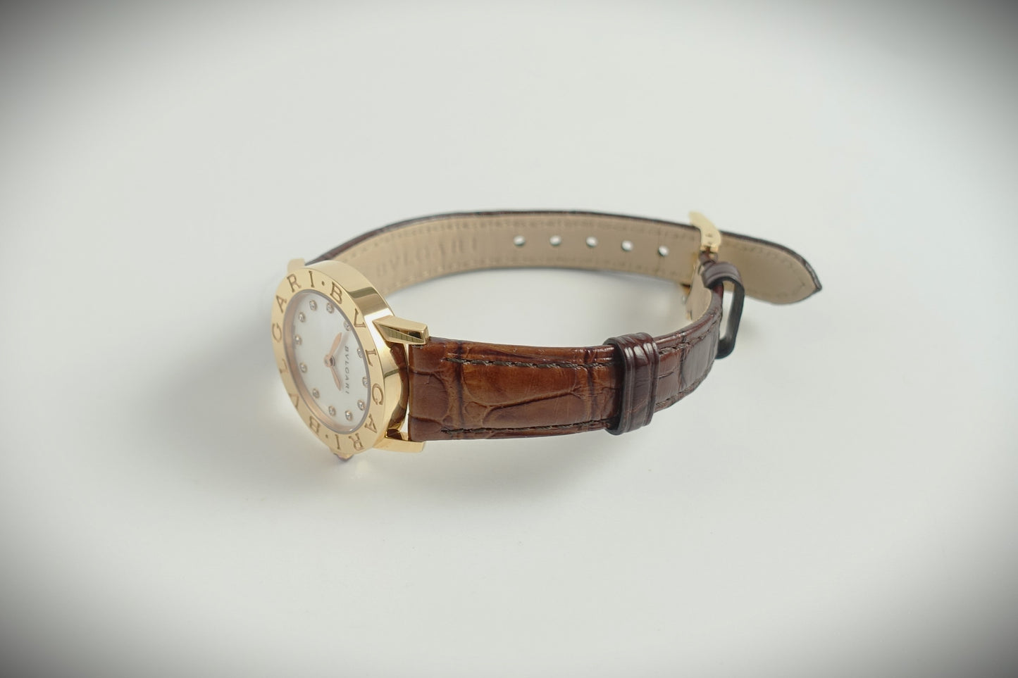 Bulgari Bvlgari Quarz Uhr Damen 26mm 750 Roségold Perlmutt Brillanten Ref.102751