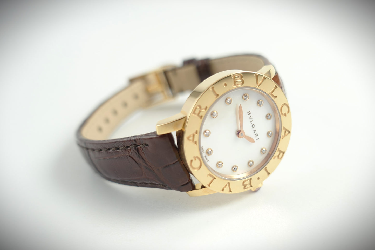 Bulgari Bvlgari Quarz Uhr Damen 26mm 750 Roségold Perlmutt Brillanten Ref.102751