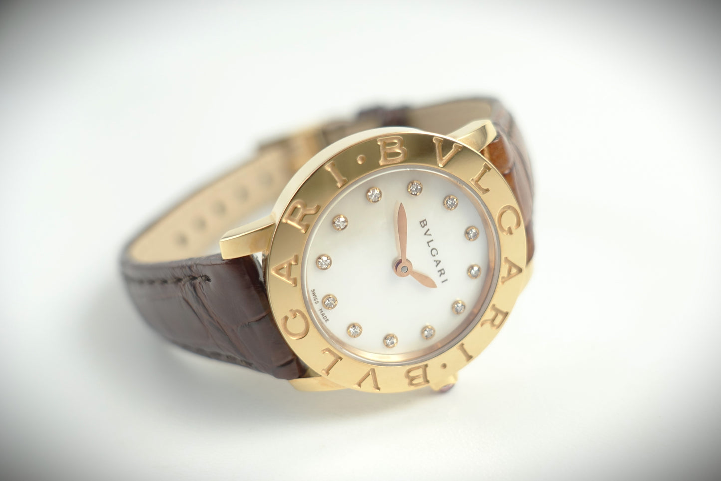 Bulgari Bvlgari Quarz Uhr Damen 26mm 750 Roségold Perlmutt Brillanten Ref.102751