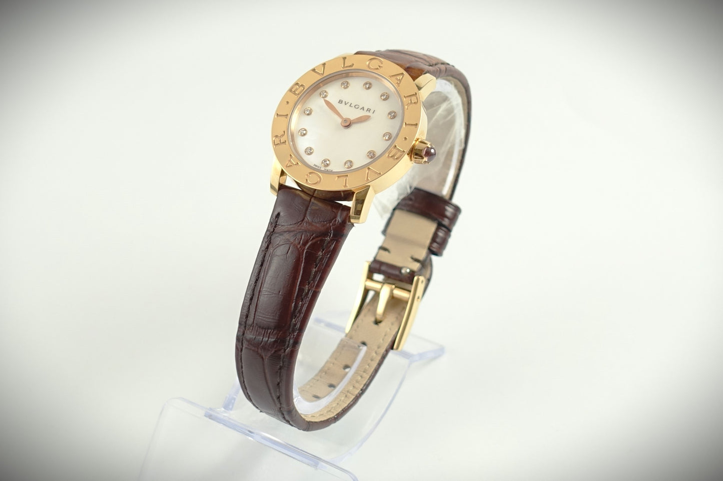 Bulgari Bvlgari Quarz Uhr Damen 26mm 750 Roségold Perlmutt Brillanten Ref.102751